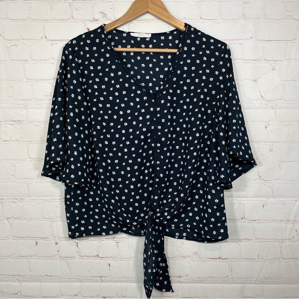 Lush Blouse Womens Medium Navy Cream Floral Short Sleeve V Neck Tie Bottom Top